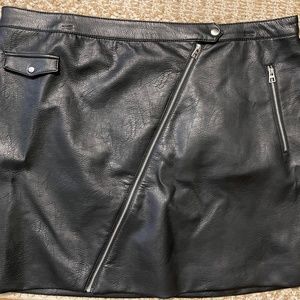 NWT Pleather Moto Mini Skirt